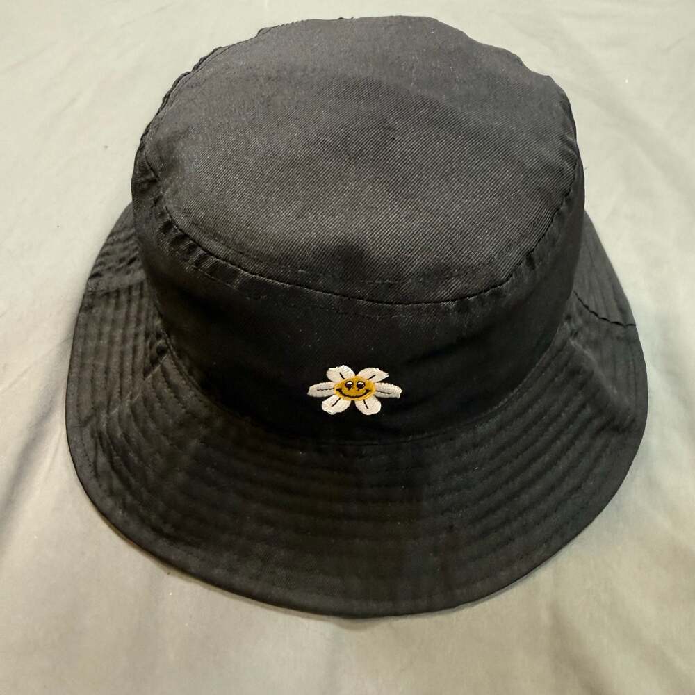 Black Smiley Daisy Reversible Checkered Bucket Hat Y2K Streetwear